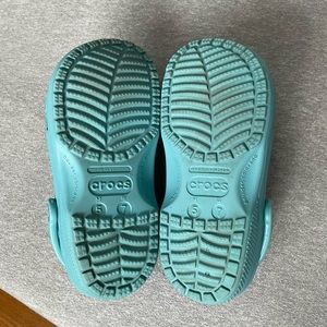 Women’s like new teal crocs